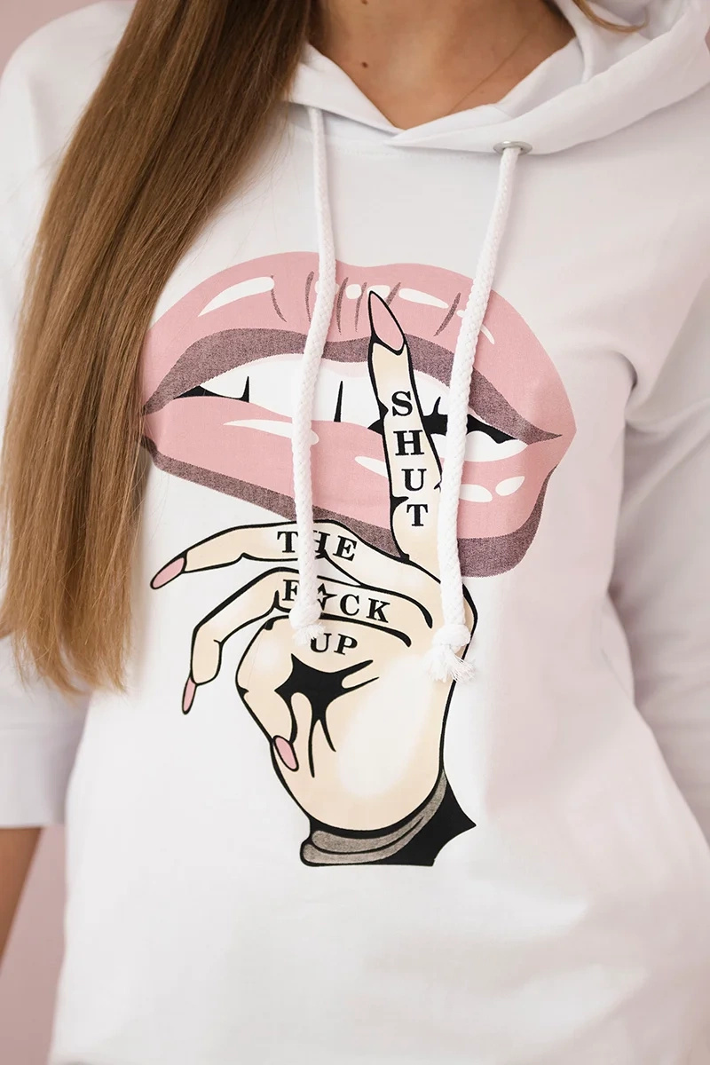 Sukienka z dłuższym tyłem i kolorowym nadrukiem biała - obrazek 4