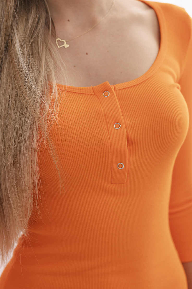 Sukienka z dekoltem na napy pomarańczowa - obrazek 4
