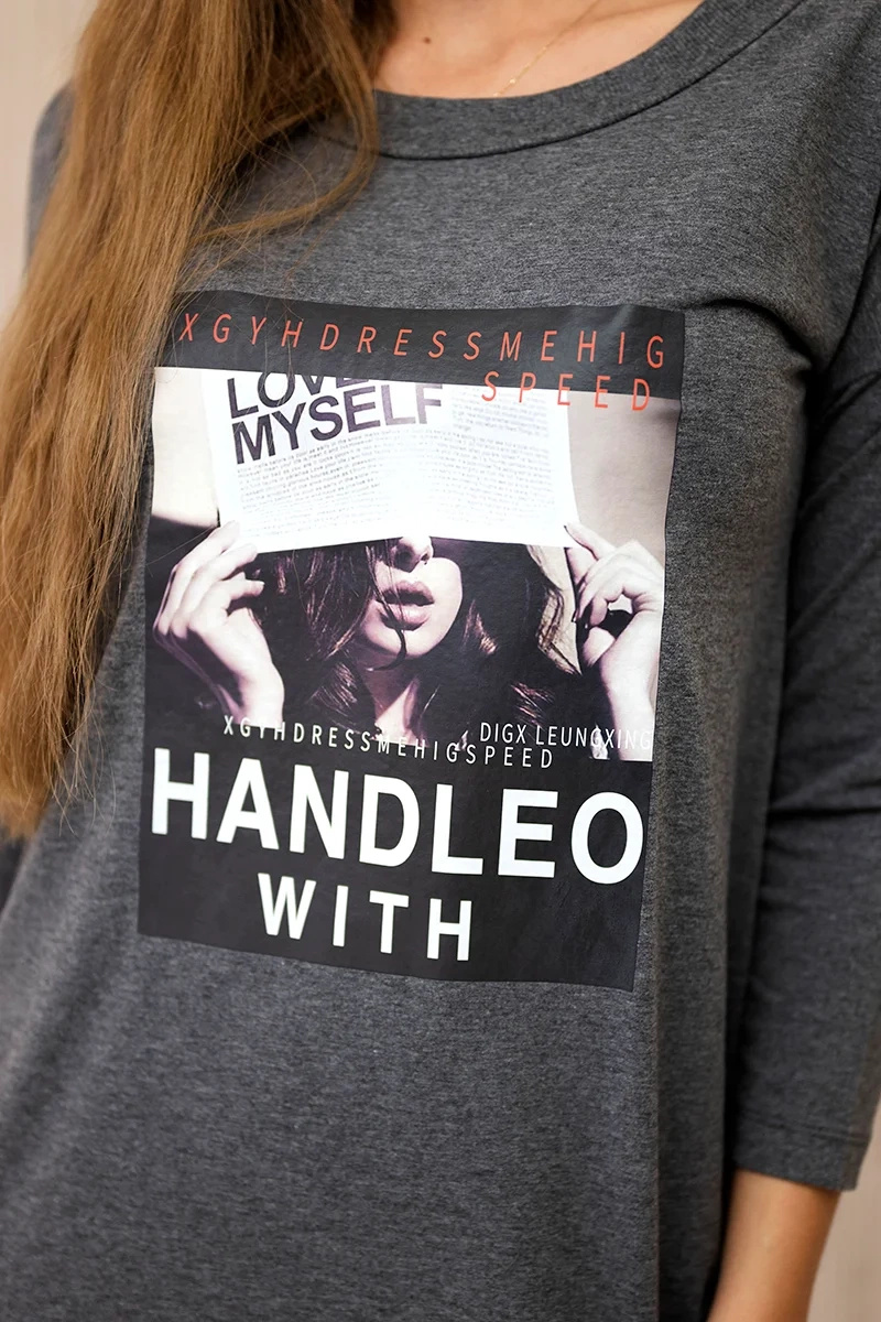 Sukienka z nadrukiem Handle with grafitowa - obrazek 4