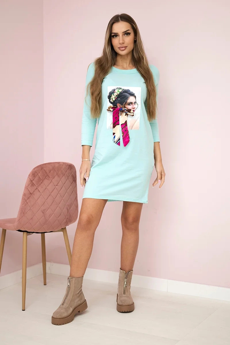 Sukienka z grafiką i kolorową kokardą 3D miętowa - obrazek 2