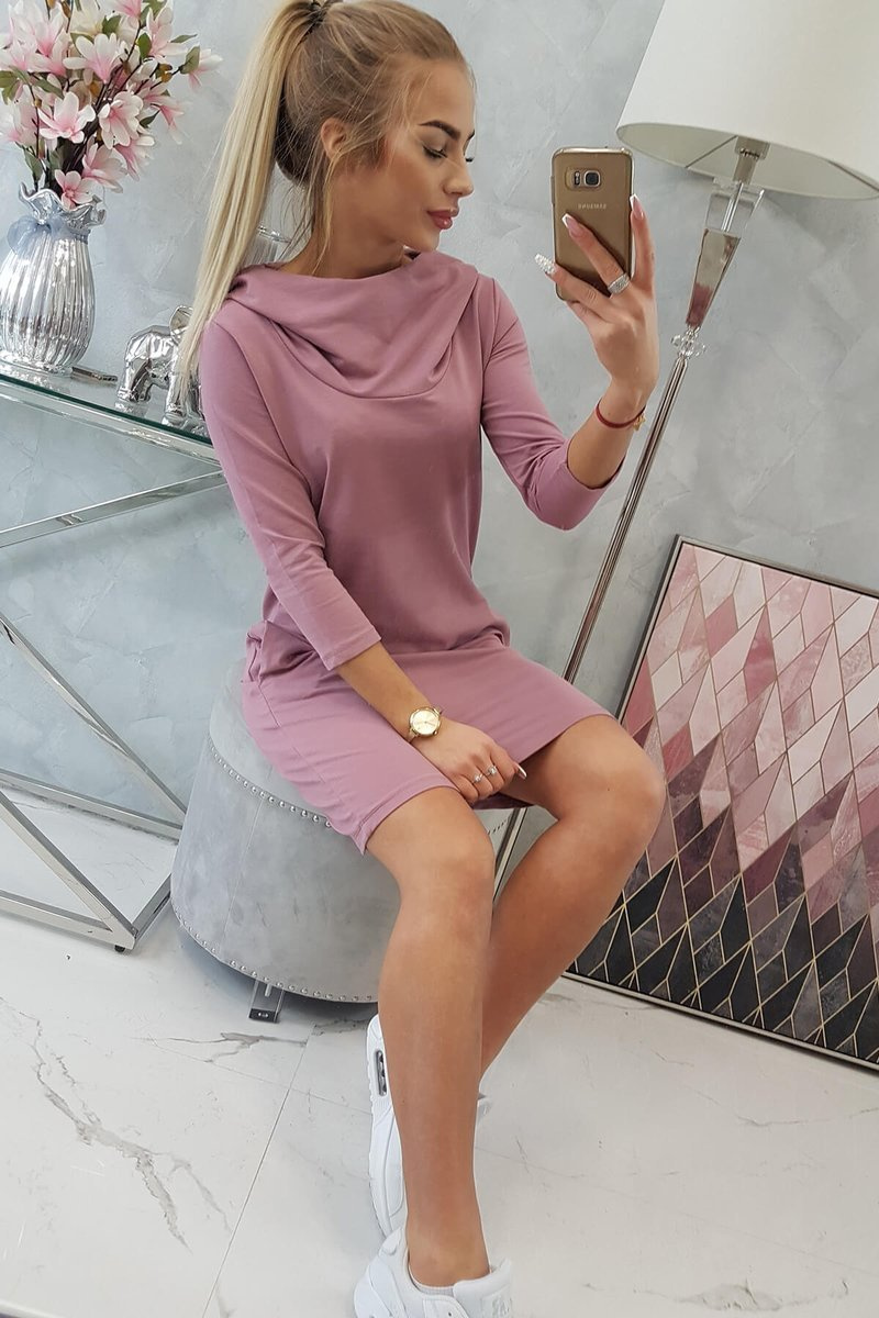 Sukienka z kapturem i kieszeniami ciemno różowa - obrazek 8