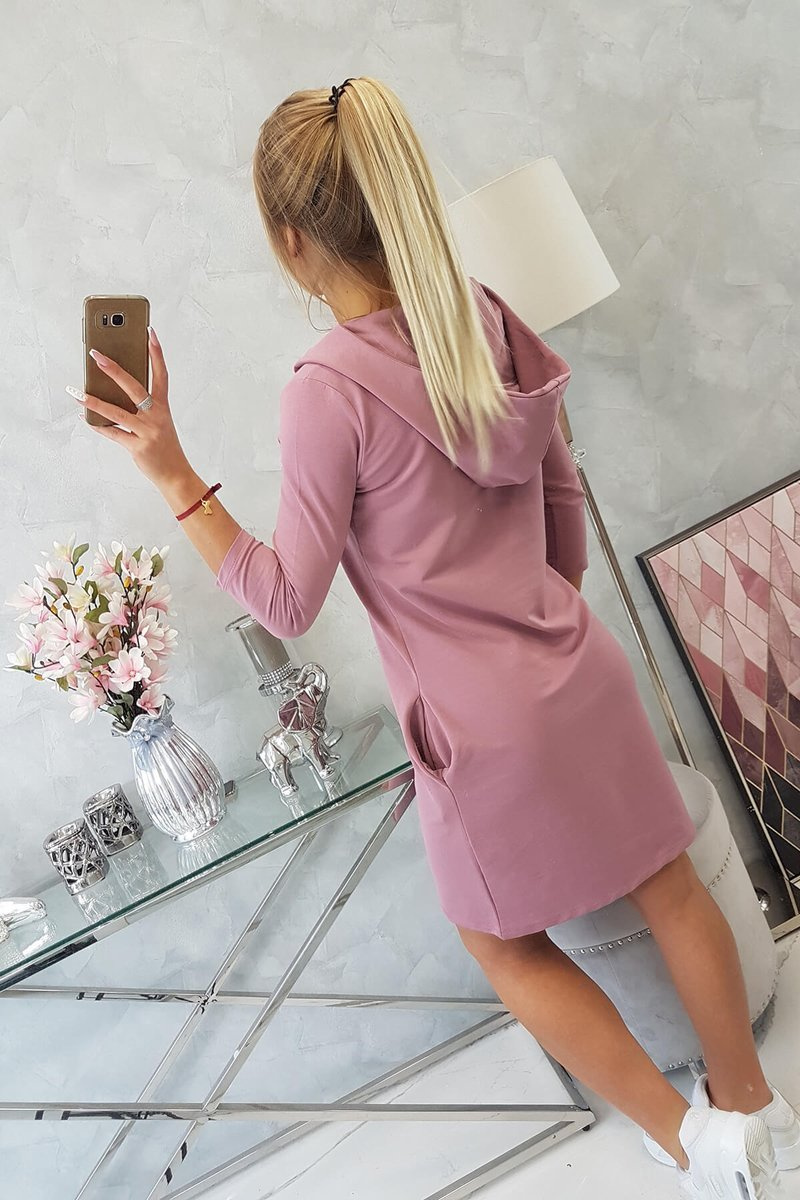 Sukienka z kapturem i kieszeniami ciemno różowa - obrazek 7