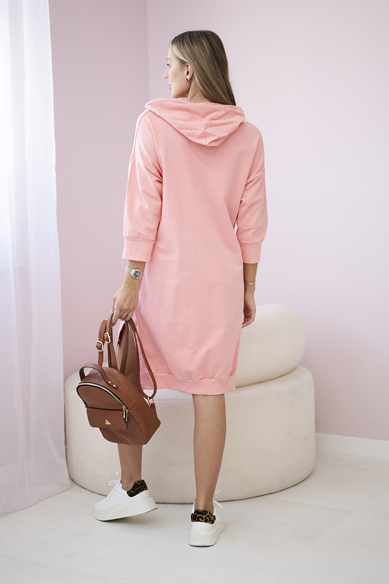 Sukienka z kapturem i dłuższym tyłem morelowa - obrazek 3