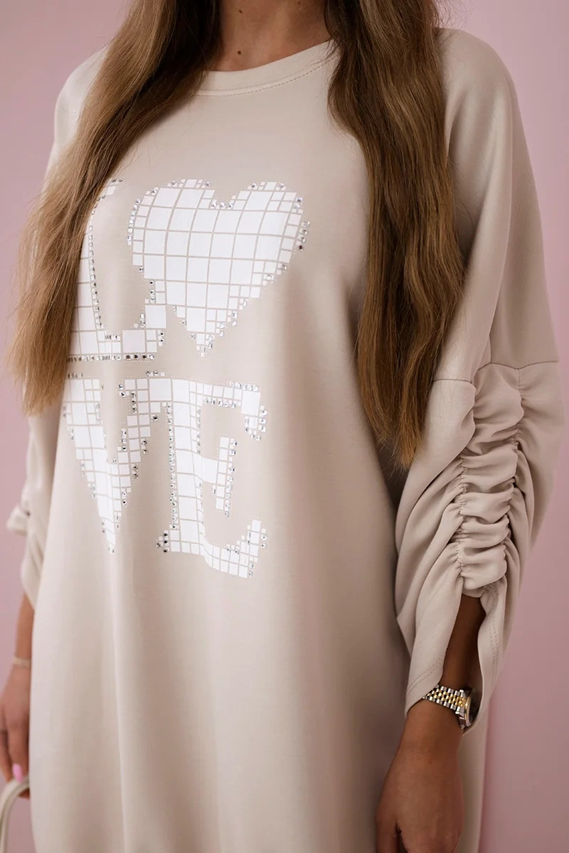 Sukienka z dłuższym tyłem i nadrukiem masełko beżowa - obrazek 4