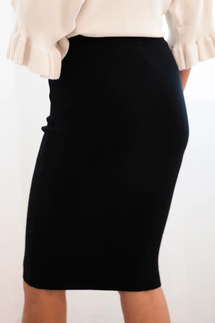 Spódnica damska wiskozowa z elastycznej dzianiny czarna - obrazek 4