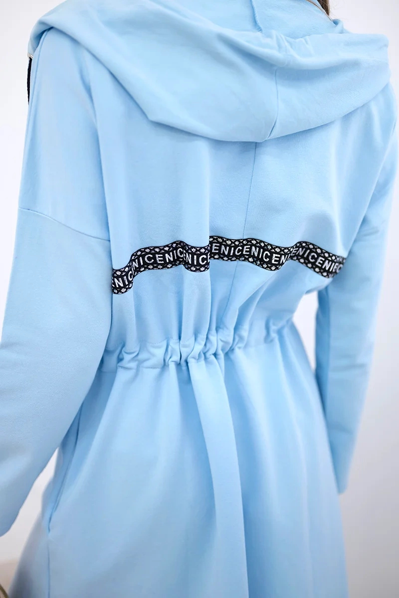 Narzutka z dłuższym tyłem błękitna - obrazek 4